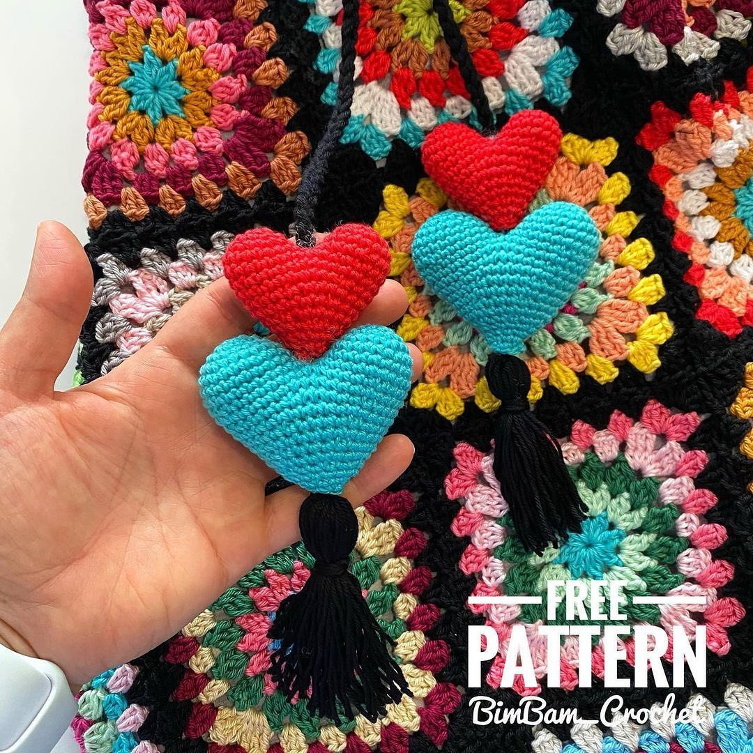 Crochet pattern with red heart and blue heart