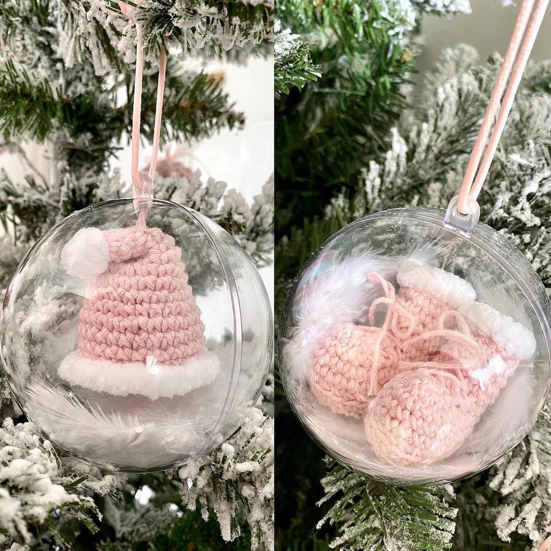 Crochet patterns for shoes and hats to decorate the Christmas tree