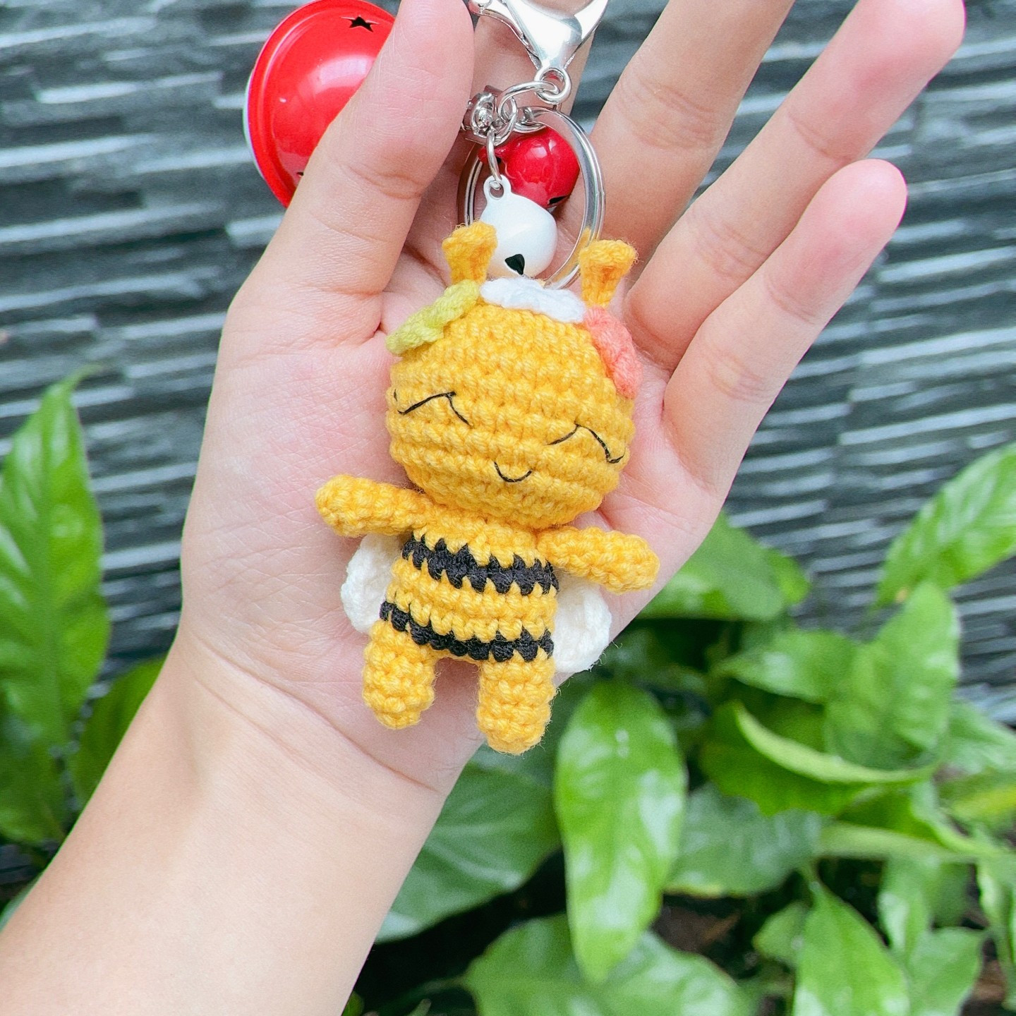 free pattern bee keychain