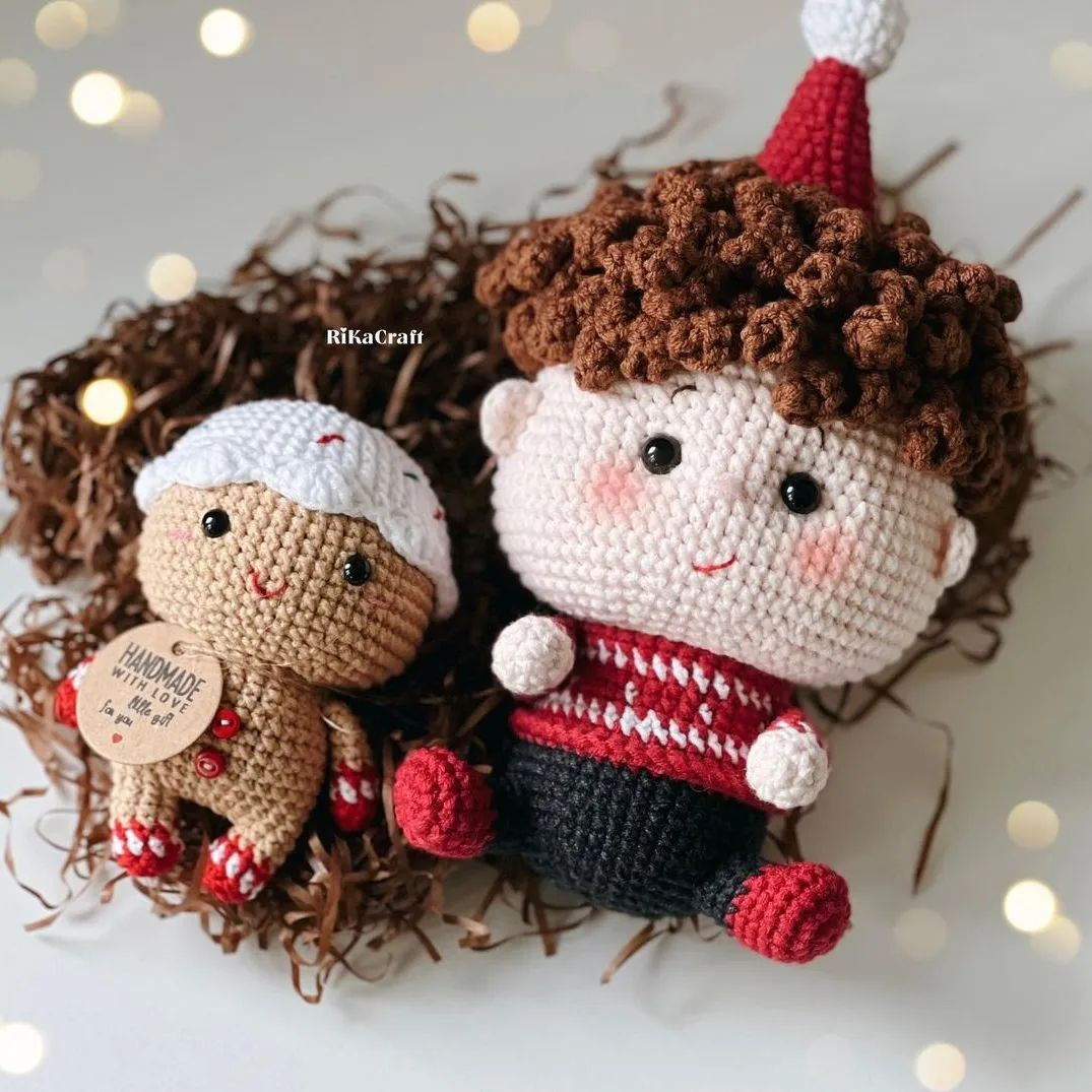 Gingerbread doll crochet pattern, white icing on the head