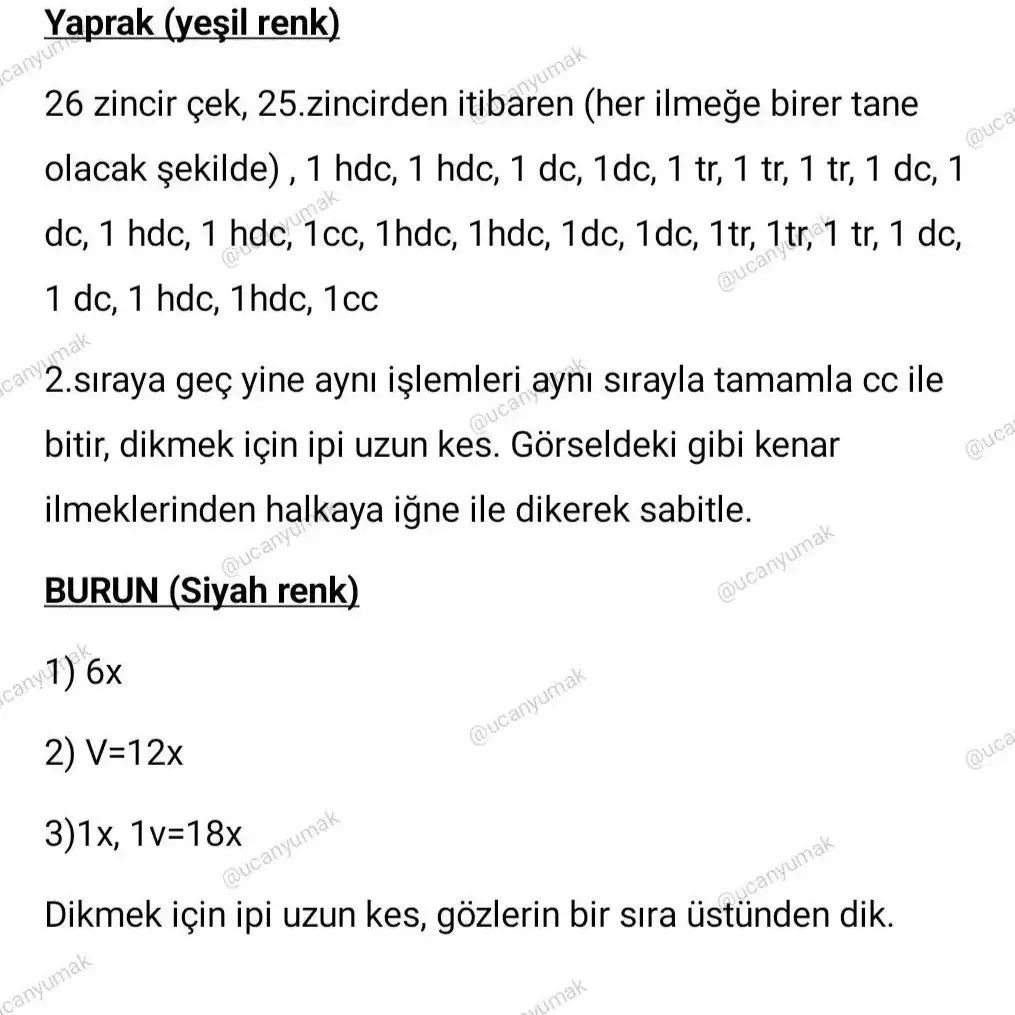 Boynunda bir eşarp bulunan bir panda çıngırağı için tığ işi modeli