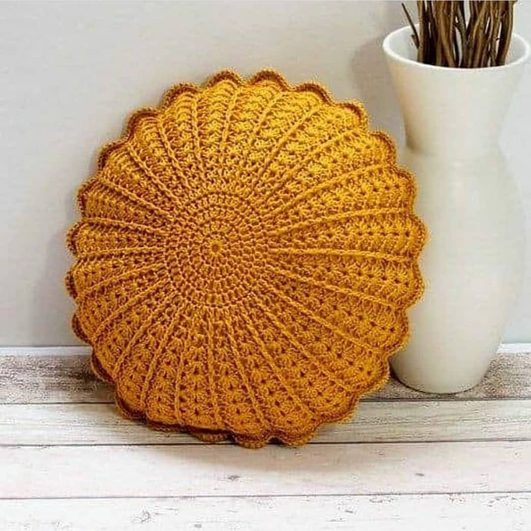 Circular pillow crochet pattern