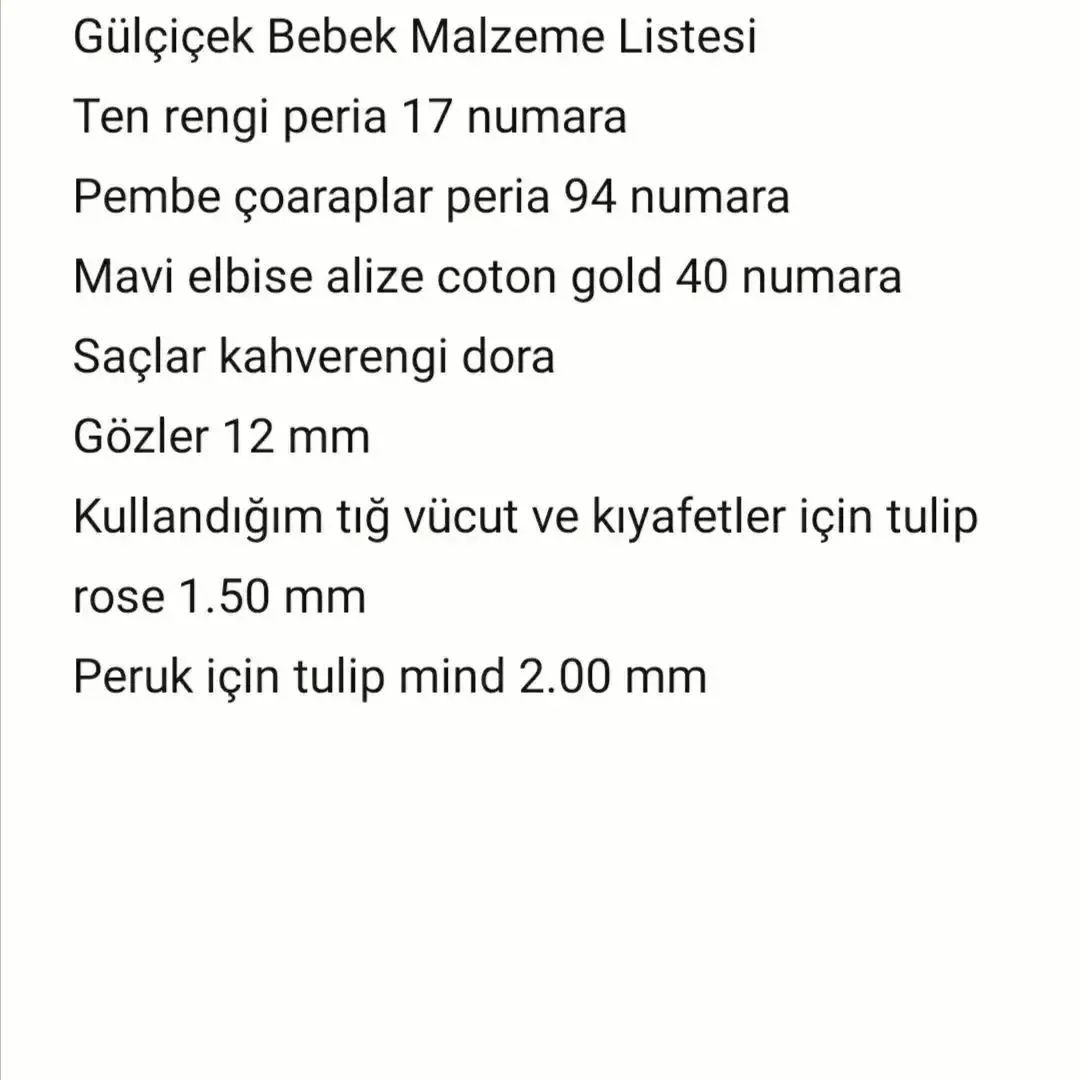 çok renkli noktalı bir elbise giyen bir bebek için tığ işi modeli.