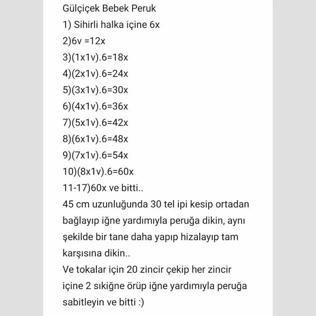 çok renkli noktalı bir elbise giyen bir bebek için tığ işi modeli.