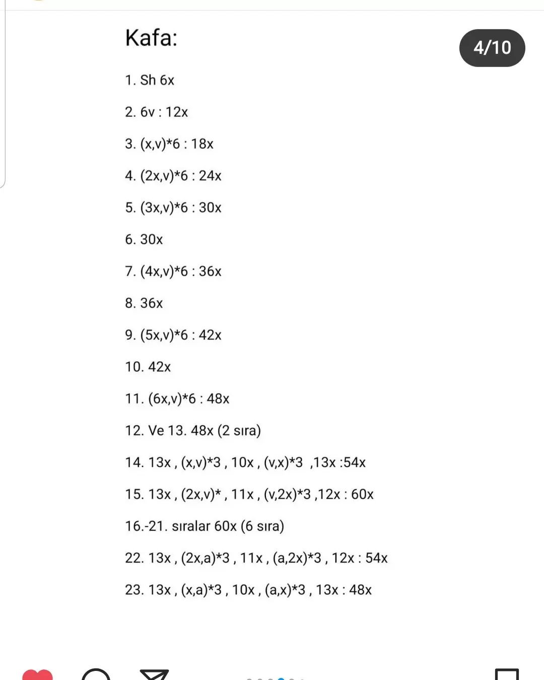 Kırmızı gömlek giyen sarı bir ayının tığ işi modeli.