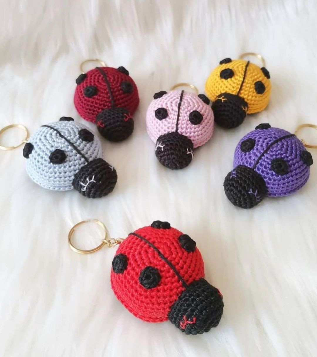 Mini minnak Uğur böceği anahtarlık yapmak istiyorsanız yazılı tarif için ekranı kaydırmanız yeterli 🐞