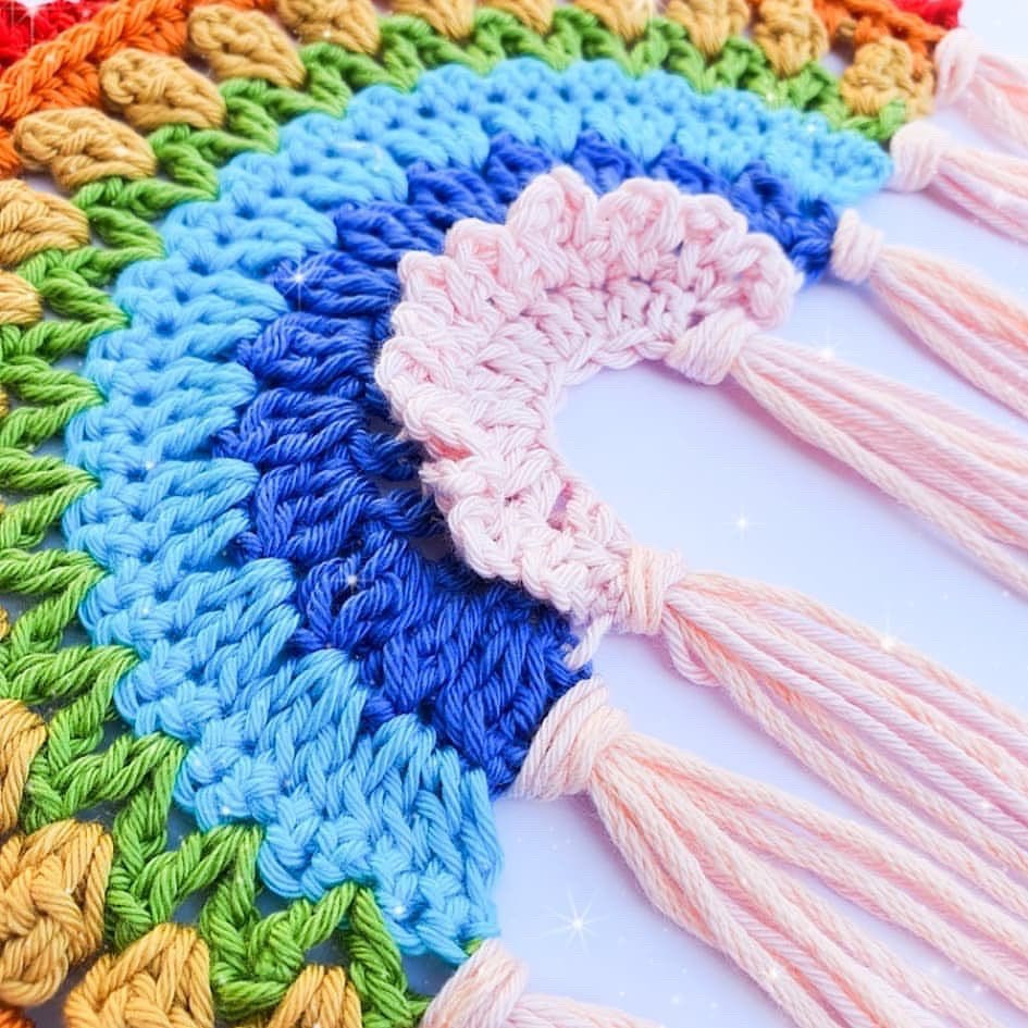 rainbow crochet pattern for door hanging