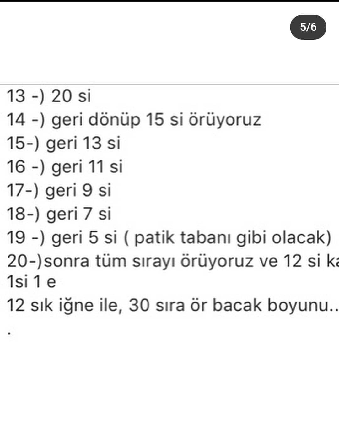 Turuncu elbise giyen tavşan bebek için tığ işi modeli