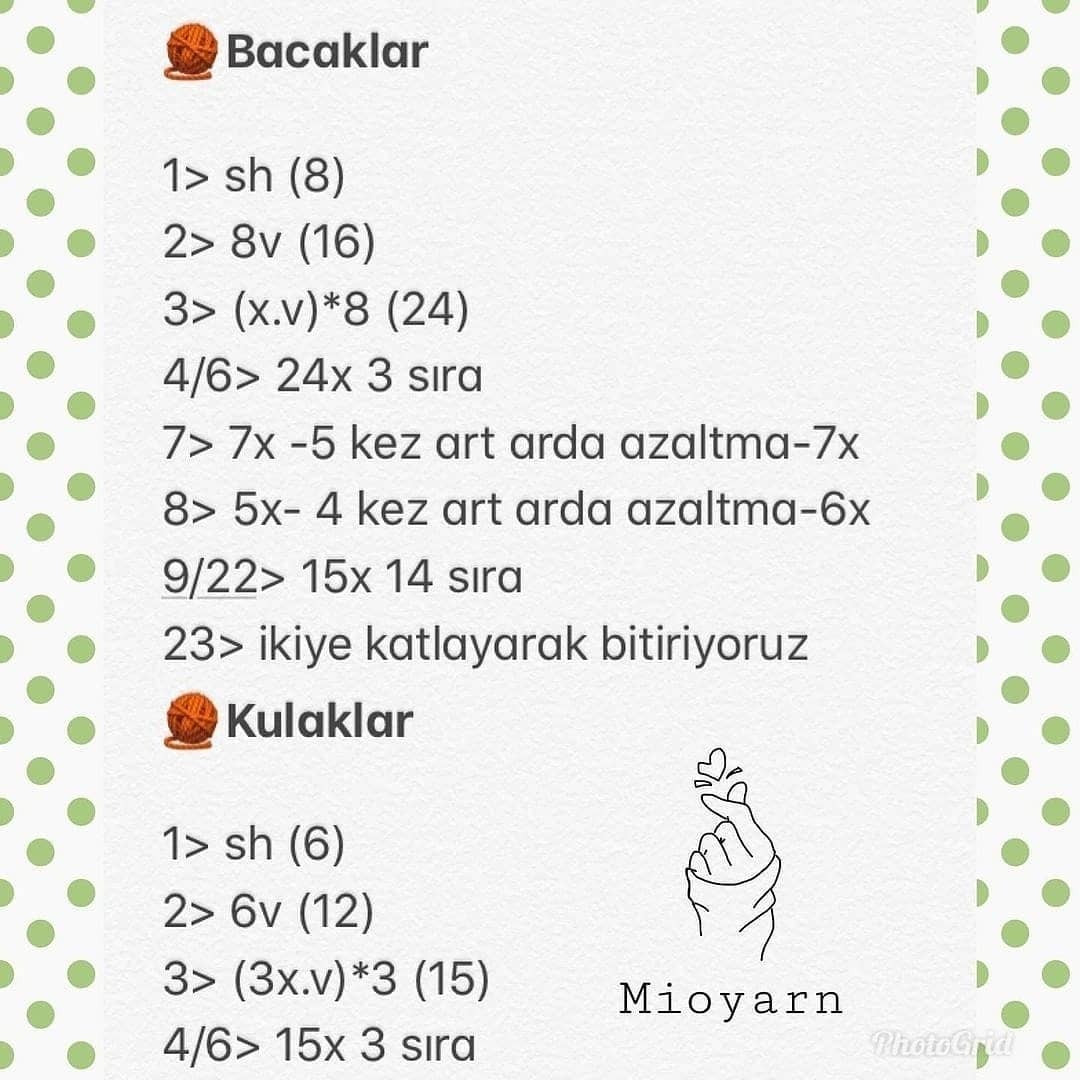 Yatay çizgili gömlek giyen bir kız için tığ işi modeli