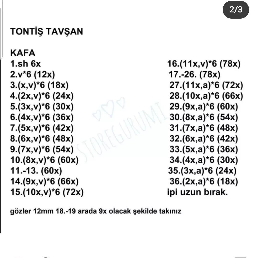 Beyaz tulum giyen beyaz bir tavşan için tığ işi modeli