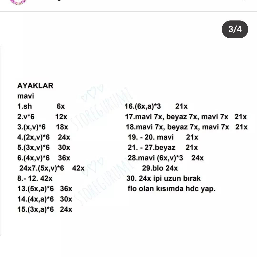 Beyaz tulum giyen beyaz bir tavşan için tığ işi modeli