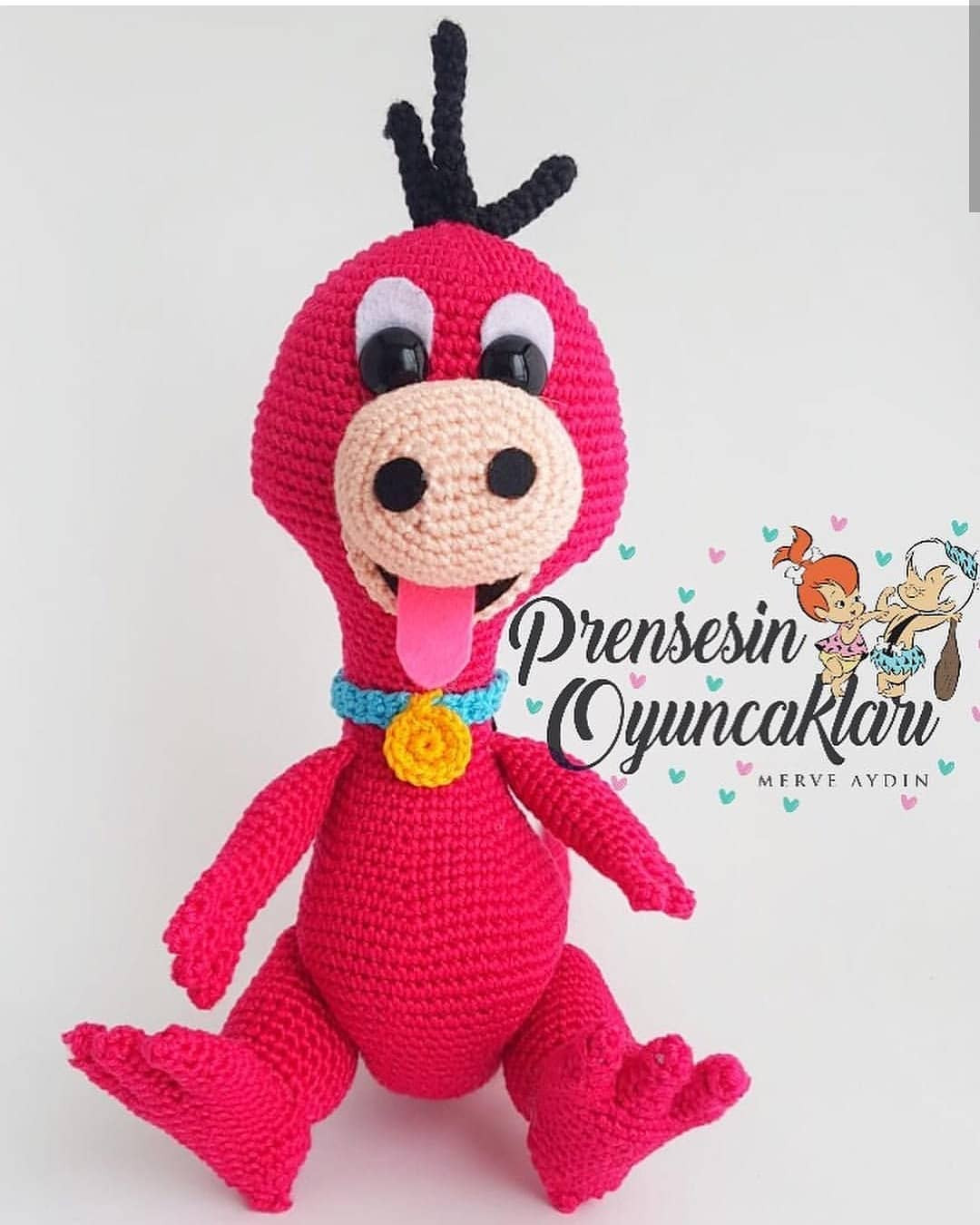 Pembe kanatlı dinozor tığ işi modeli