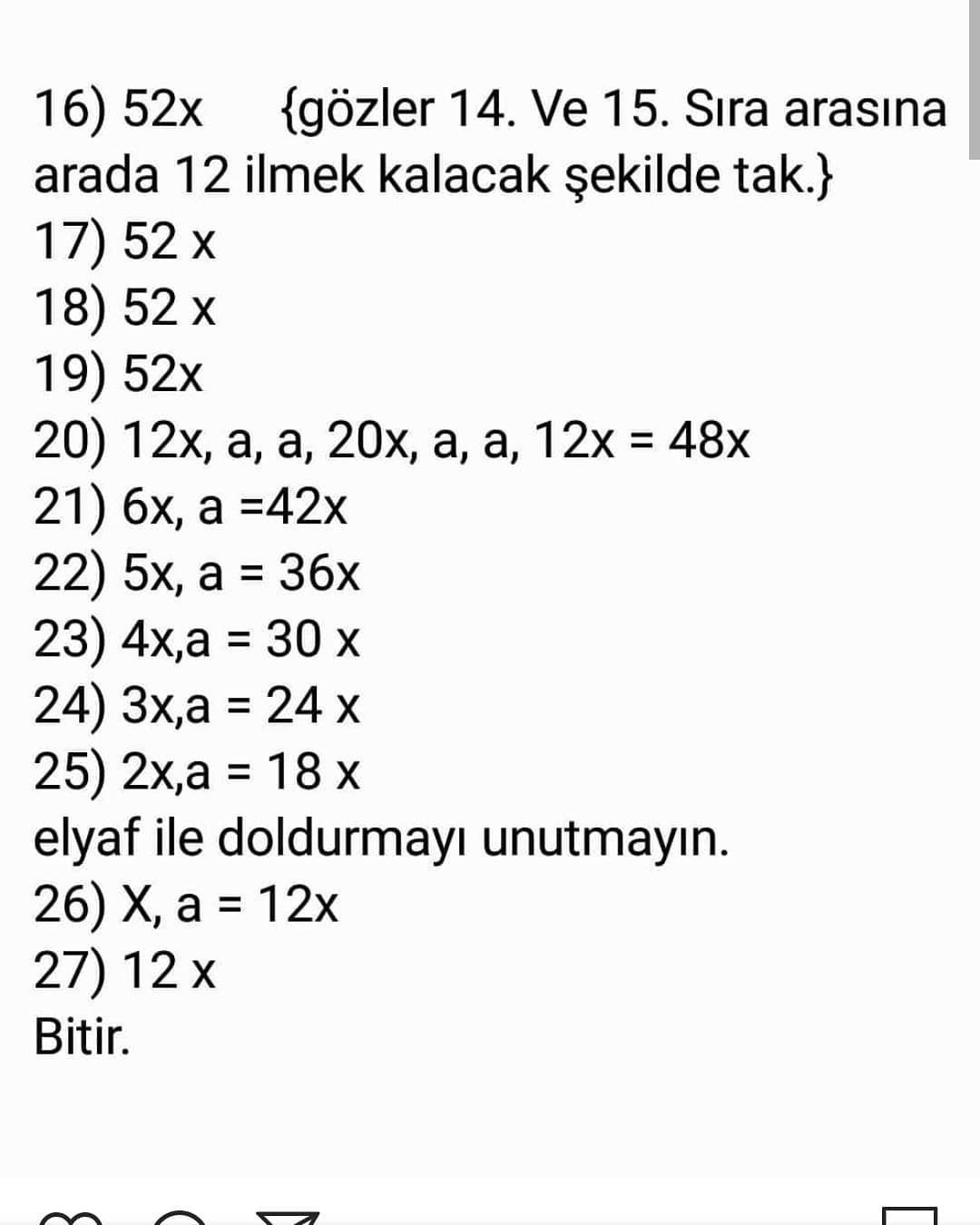 Tığ işi şapka modeli giyen koala ayısı