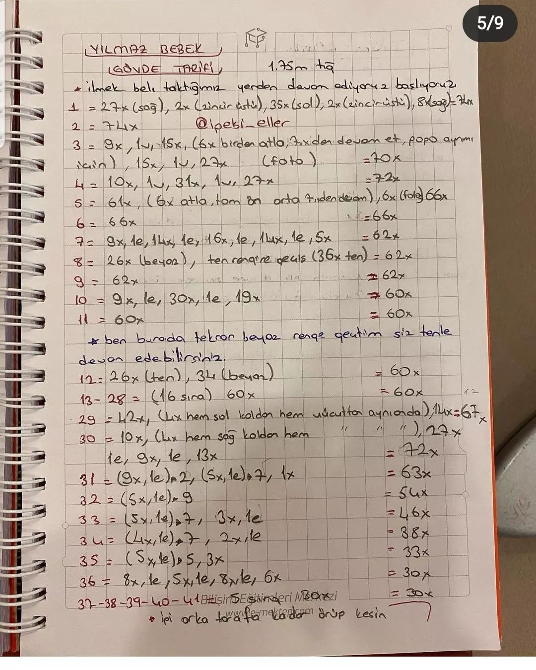 Tulum ve sarı gömlek giyen bir erkek bebek için tığ işi modeli.