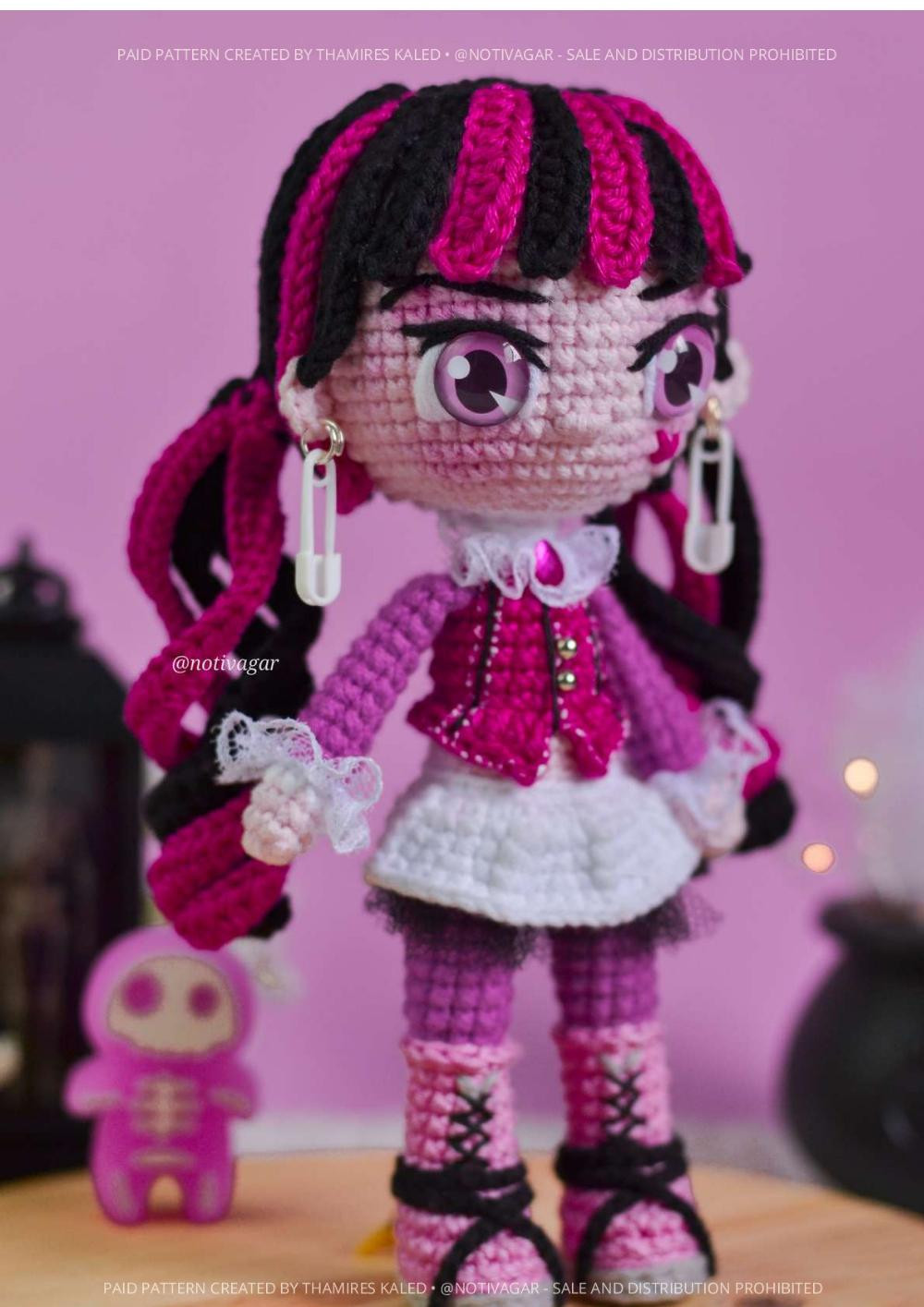 draculaura , Crochet pattern of girl wearing pink outfit, pink and black hair