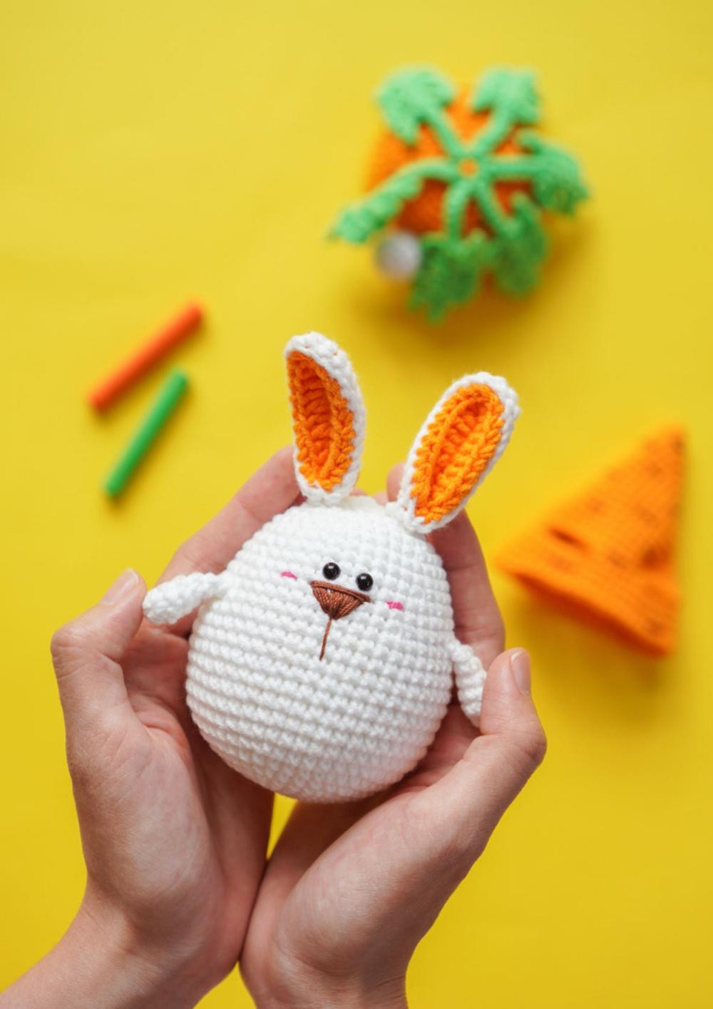 THE CARROT BUNNY crochet pattern