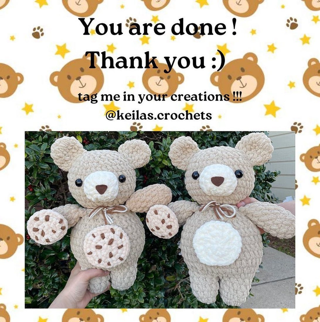 Crochet pattern of bear holding a cookie