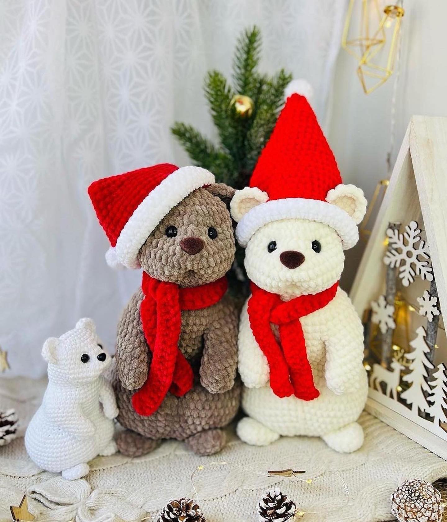 Crochet patterns for Santa hats and scarves