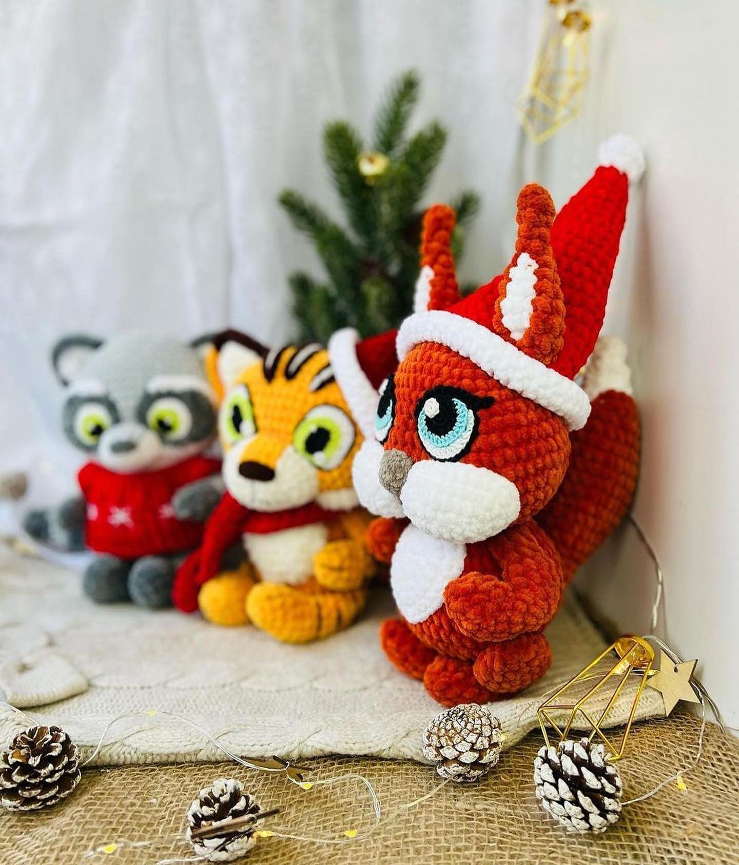 Crochet patterns for Santa hats and scarves