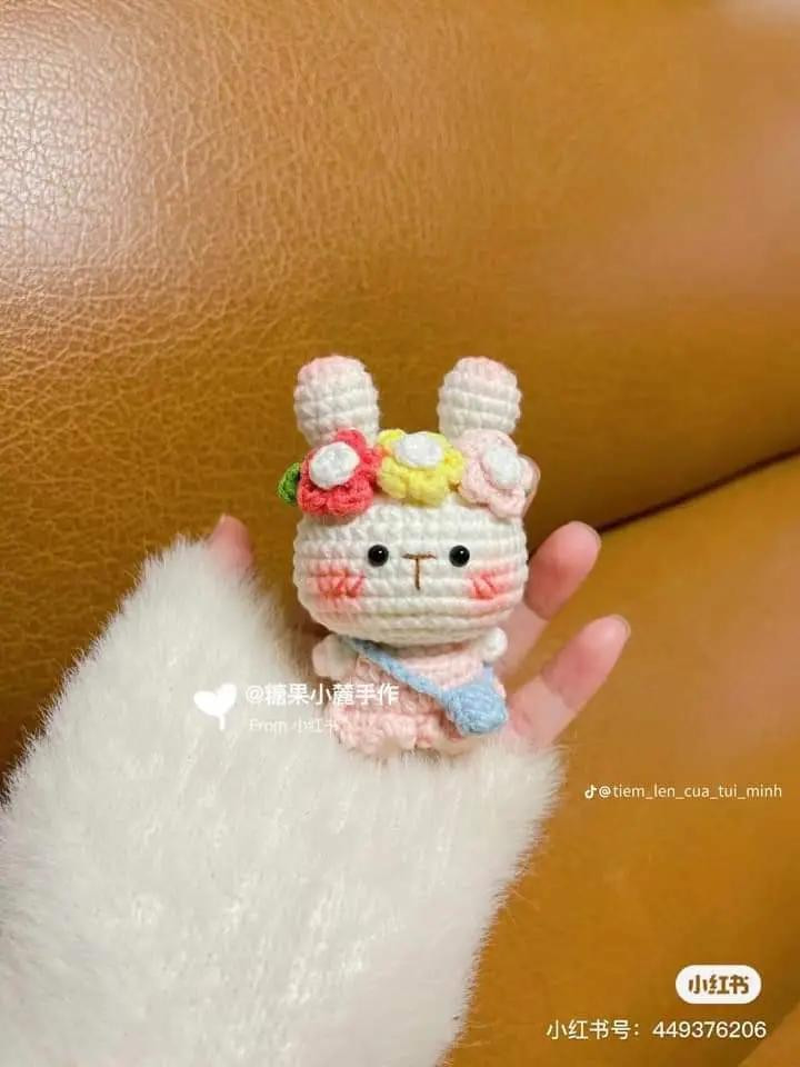 gấu đeo tạp dề, thỏ đội vòng hoa, kitty cosplay cá hề