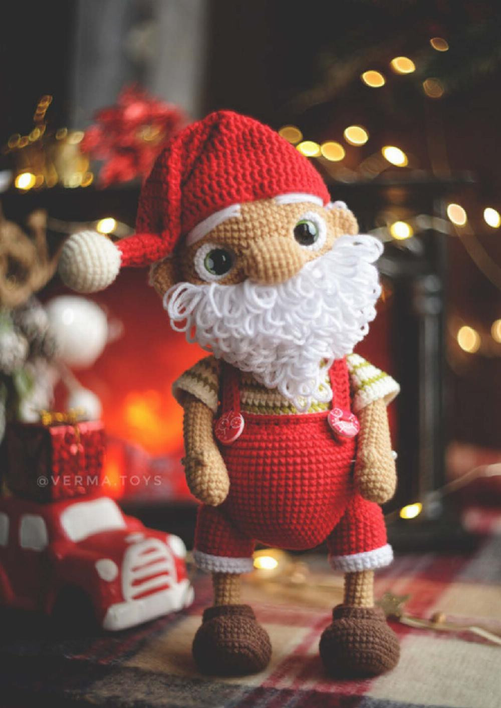 santa claus, Crochet pattern of Santa Claus wearing overalls and hat