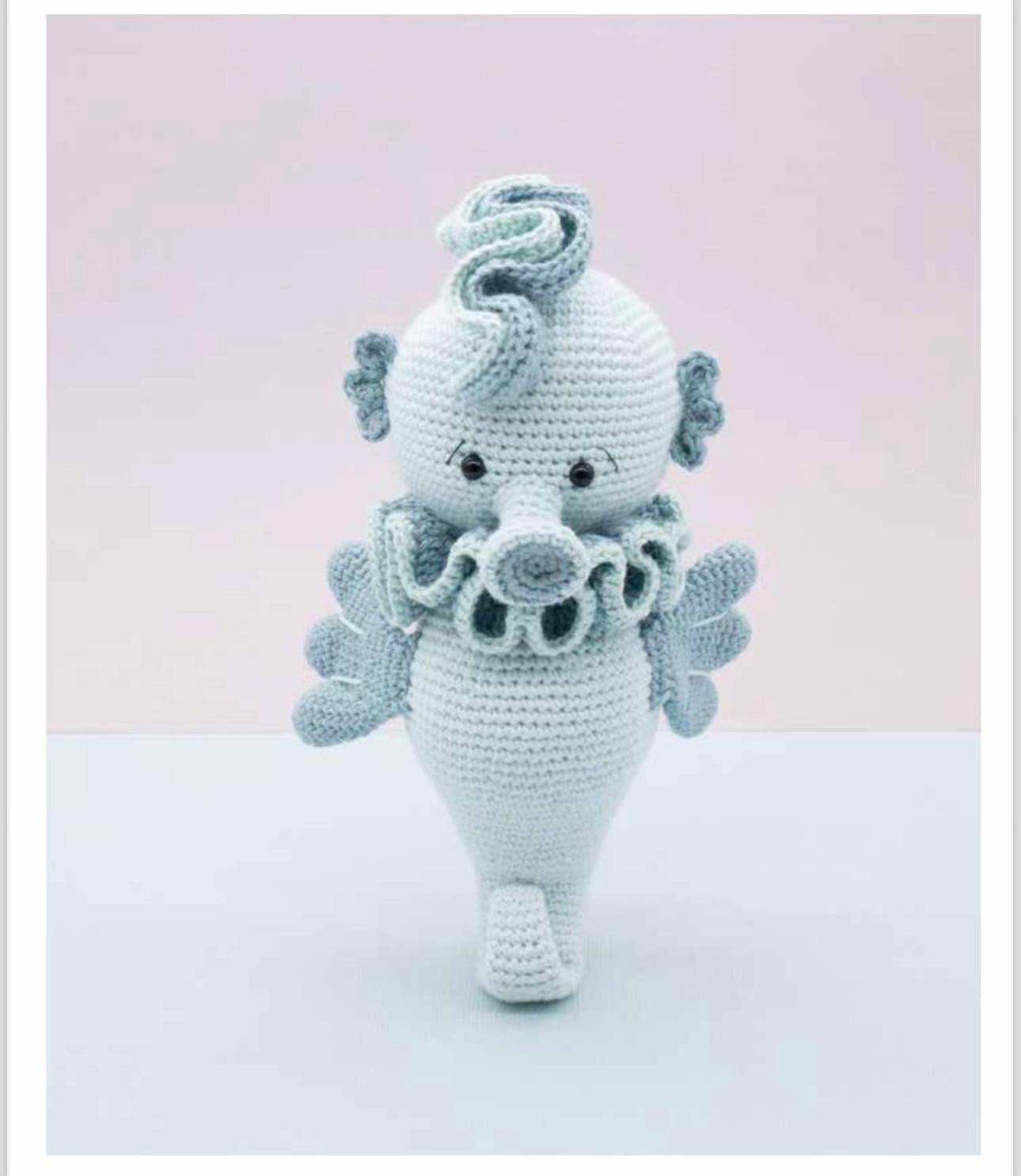 Seahorse crochet pattern for wrapping a scarf around the neck