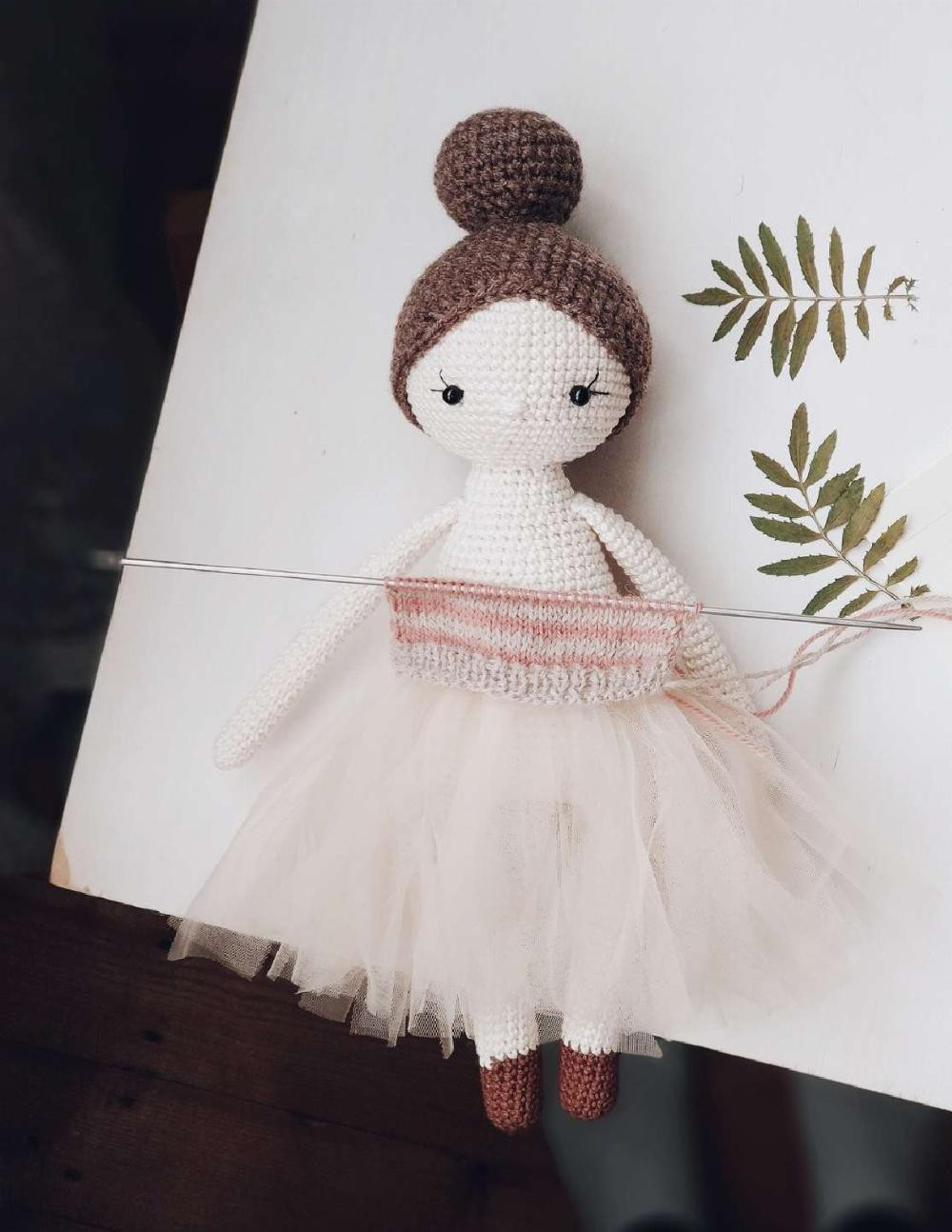 SWEET DOLLS DESIGNER CROCHET PATTERN TOY