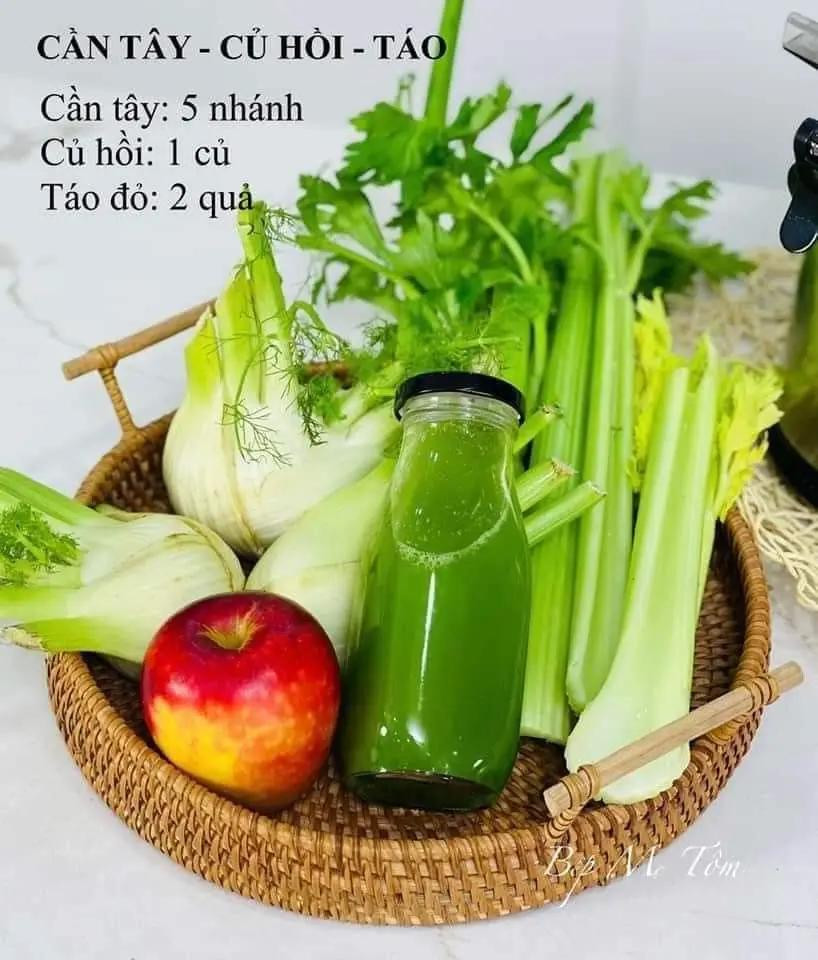 11 công thức nước ép cho cả mùa hè: củ dền đỏ - táo - chanh vàng - dưa leo, cần tây - táo xanh, cần tây - củ hồi - táo,  ......