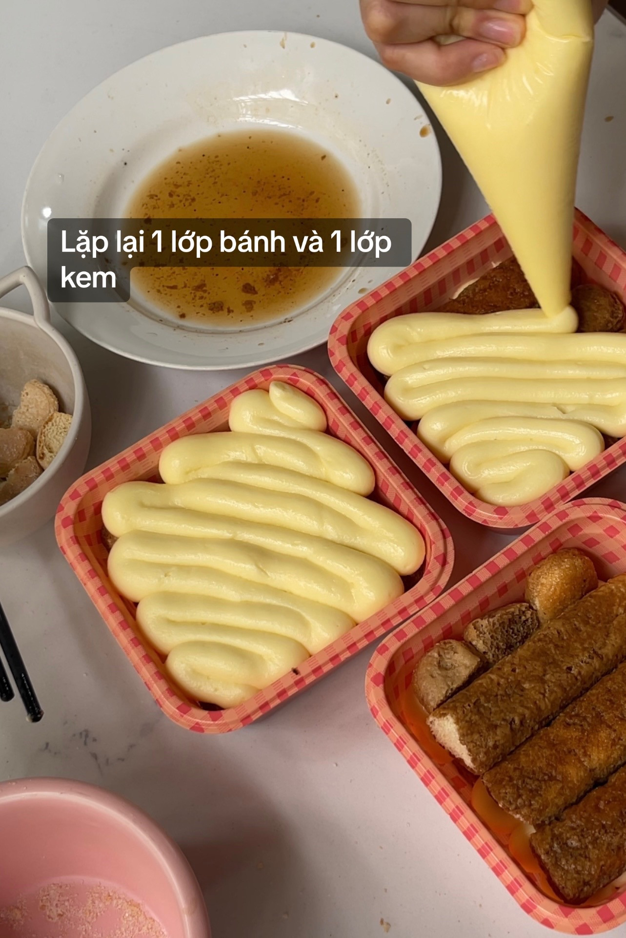 Bánh kem tiramisu chuẩn vị không cần lò nướng, không cần máy đánh trứng nhanh gọn chỉ với 5p chuẩn bị