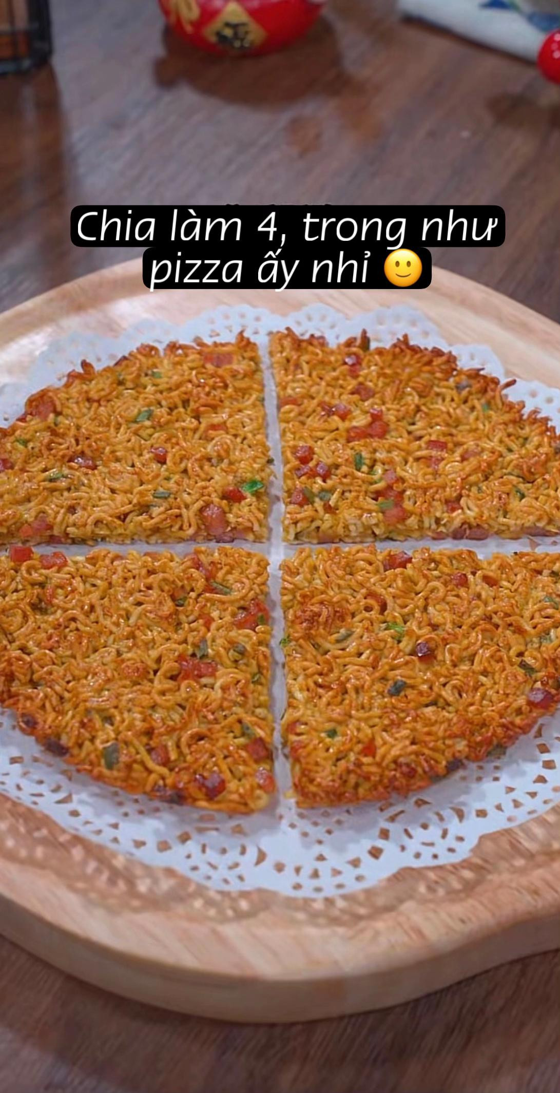 bật mí cách ăn mì gói siêu sang, mì gói pizza.