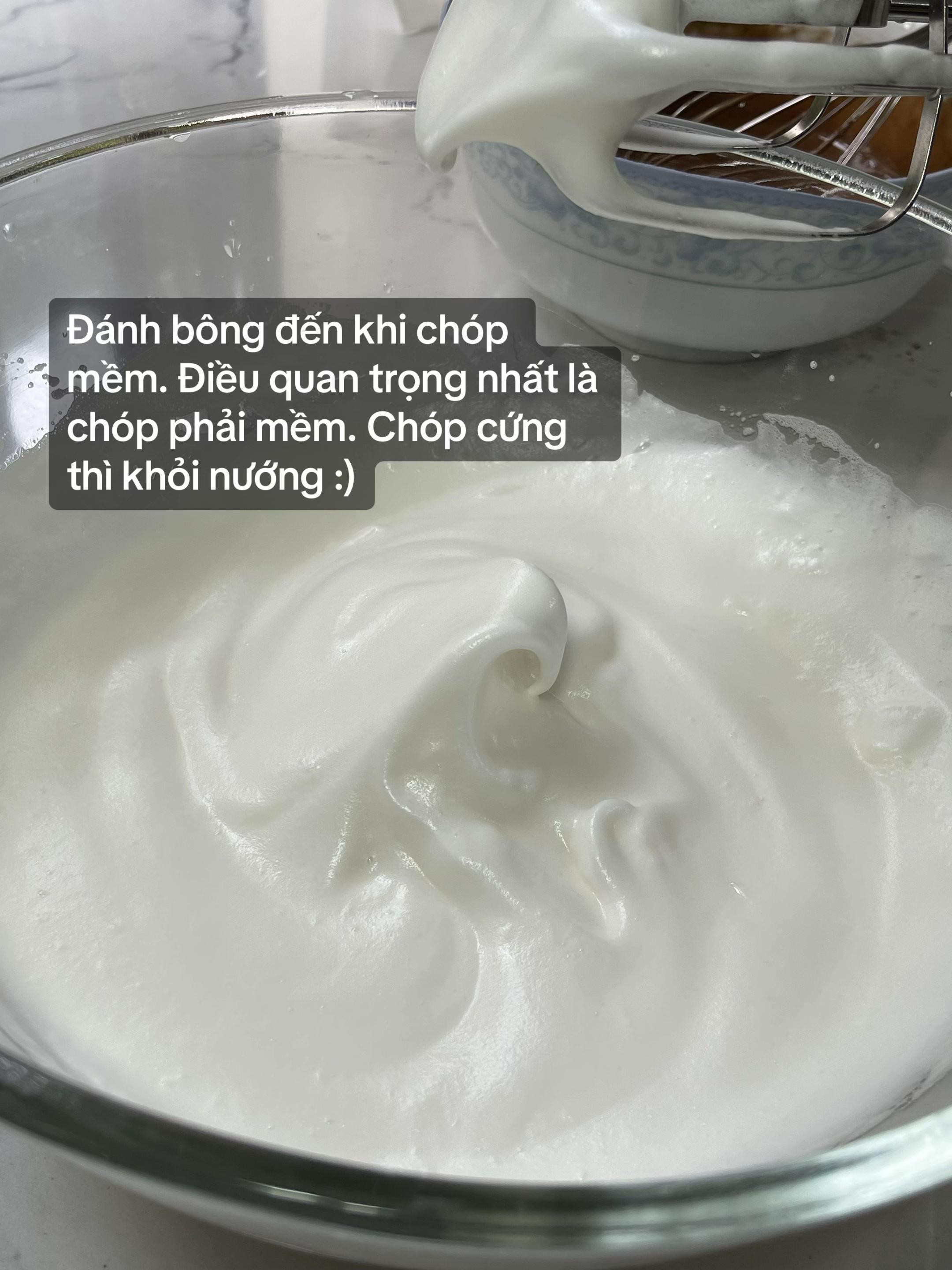 Công thức làm bông lan cuộn oreo