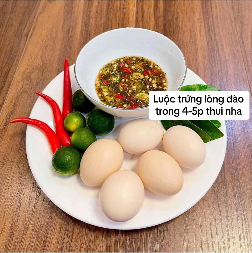 Công thức muối chấm trứng luộc lòng đào ngon bất bại