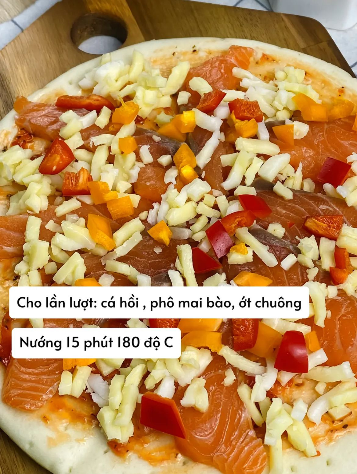 Pizza cá hồi phô mai hun khói ngon chấn động