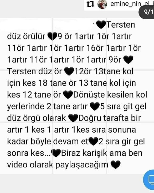 Balon tutan pembe bir elbise giyen beyaz tavşan tığ işi modeli.