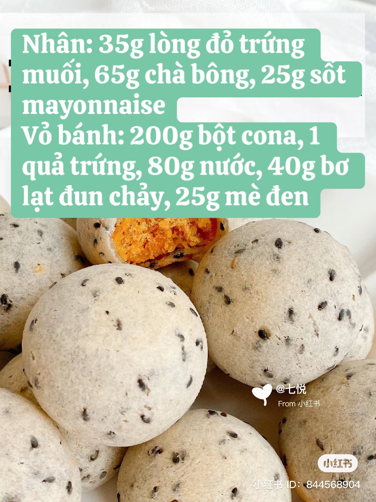 Bánh mì cona chà bông trứng muối