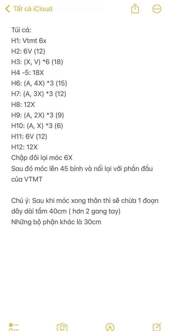 Chart móc mèo đeo túi cá