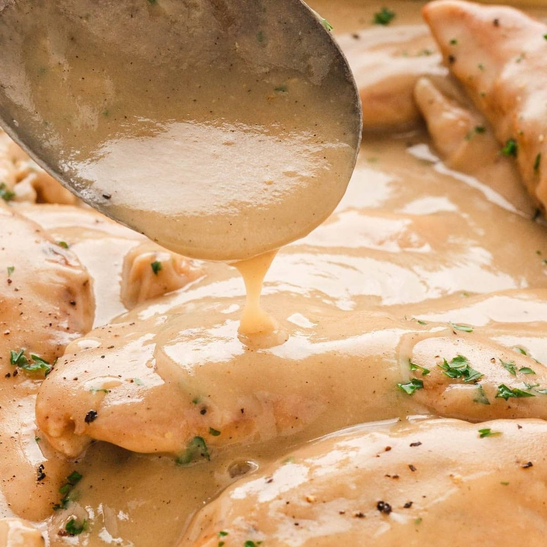 CHICKEN AND GRAVY⁠