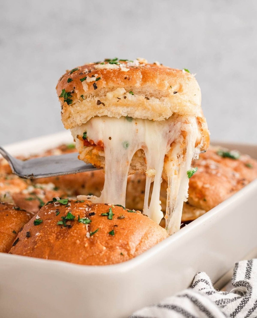 CHICKEN PARMESAN SLIDERS⁠