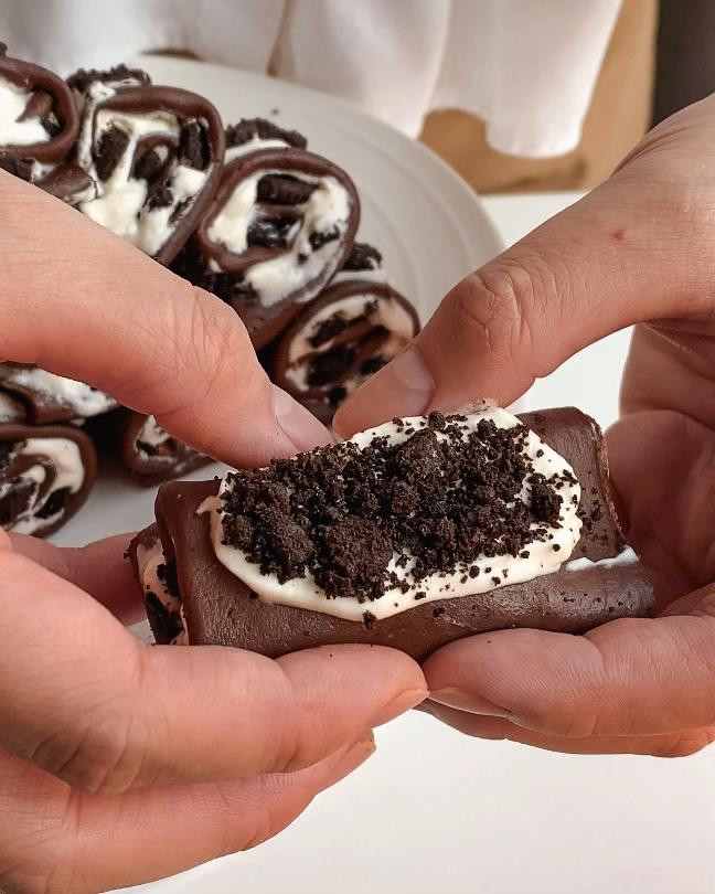 Chocolate oreo crepe roll