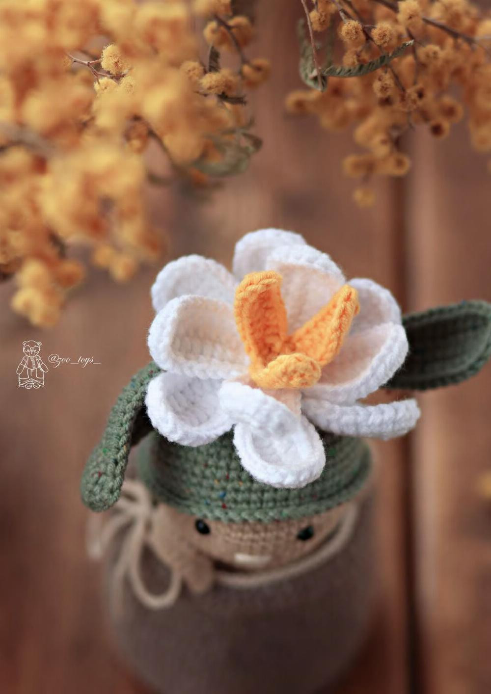 crochet pattern flower in the pot