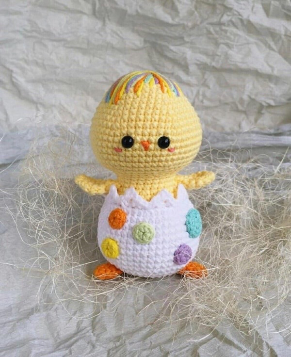 crochet pattern for a chick in an egg