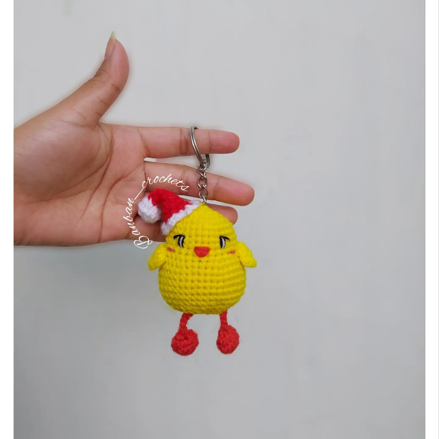 crochet pattern for keychain chicks wearing Christmas hats