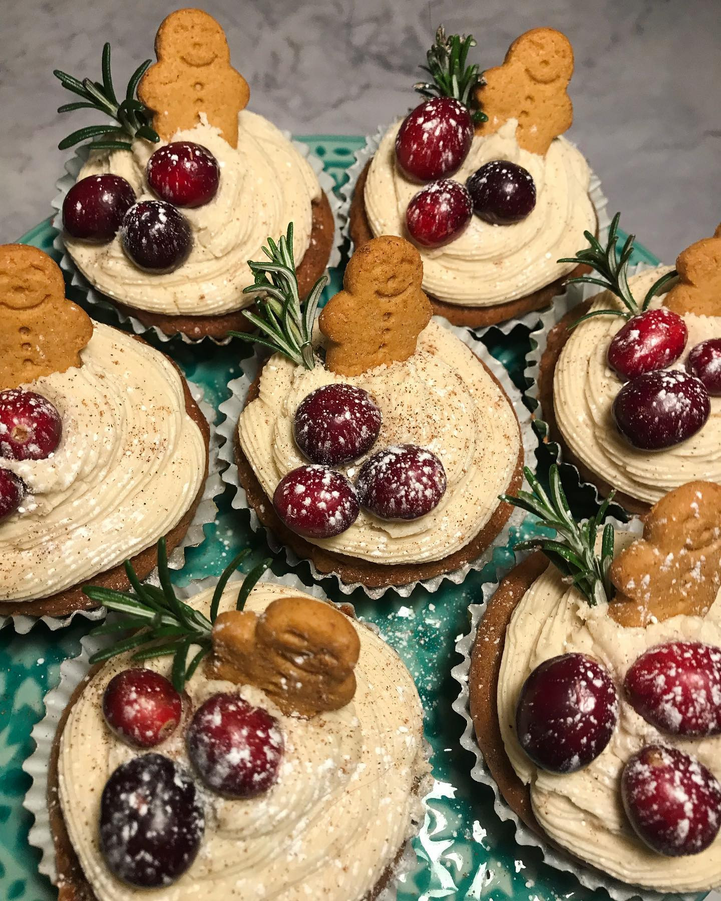 GINGERBREAD PROTEIN CUPCAKES 💚