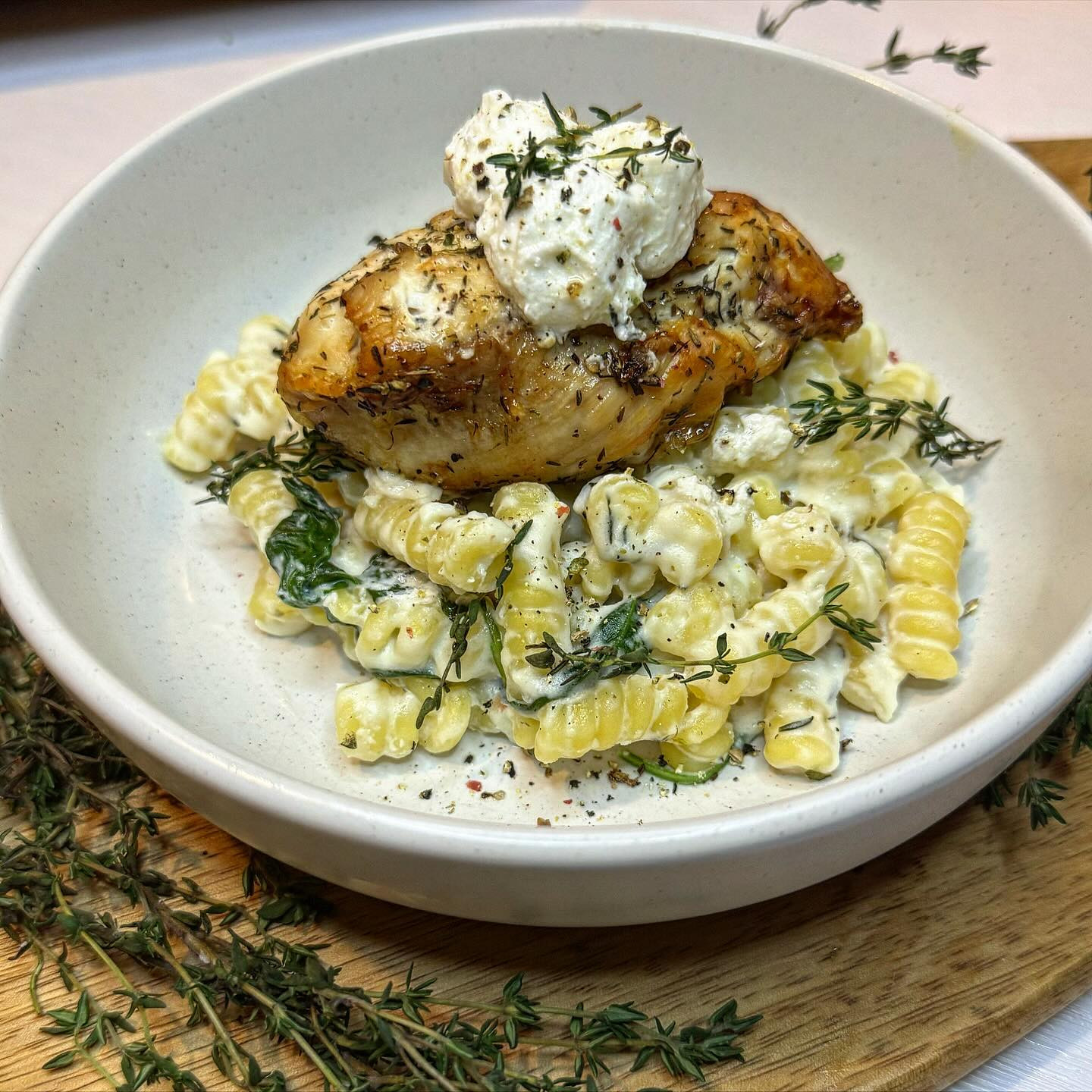 GOATS CHEESE, ROSEMARY & THYME CHICKEN PASTA