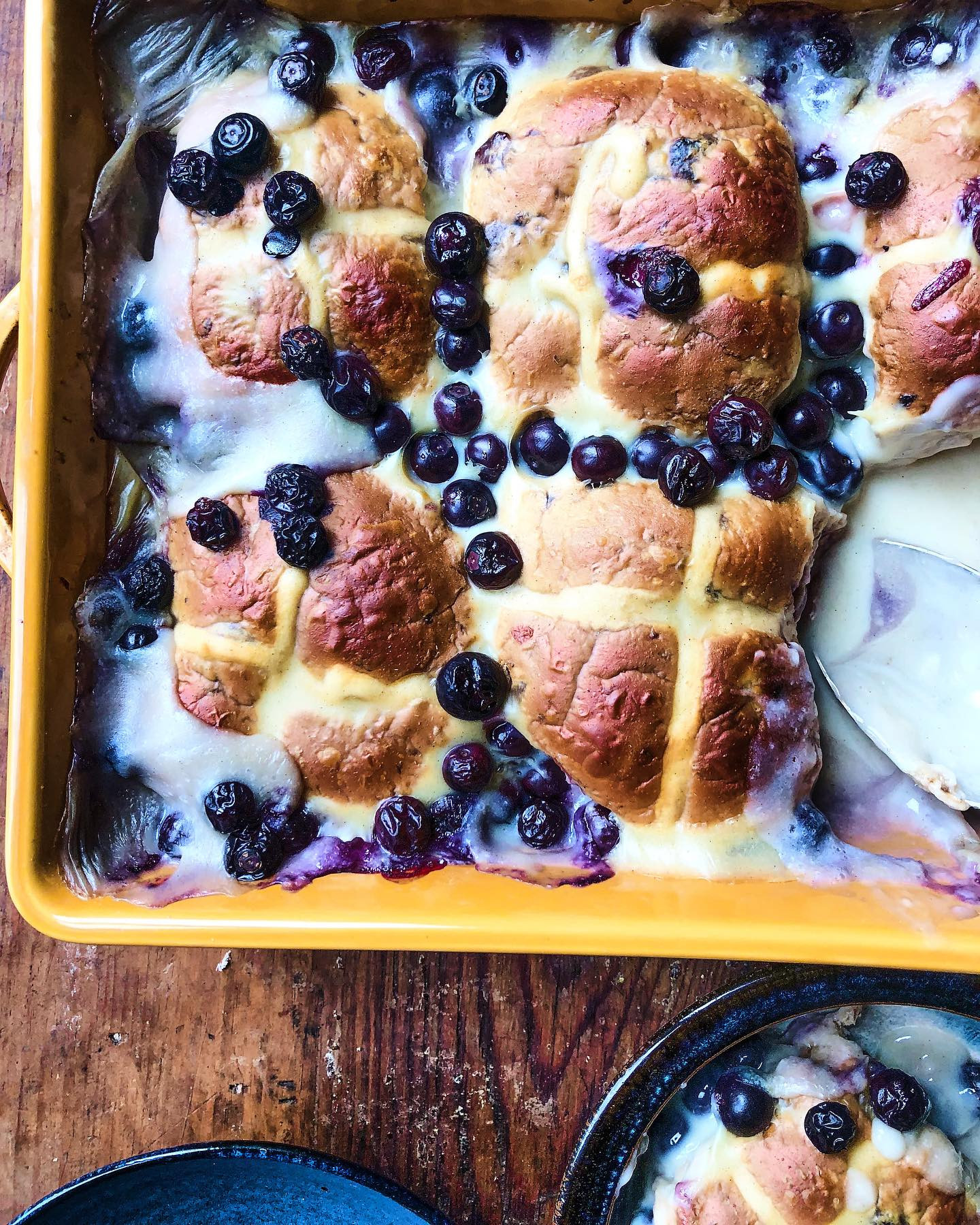 Happy Easter 🐣 Hot cross buns pudding with Cardamom custard 🥰