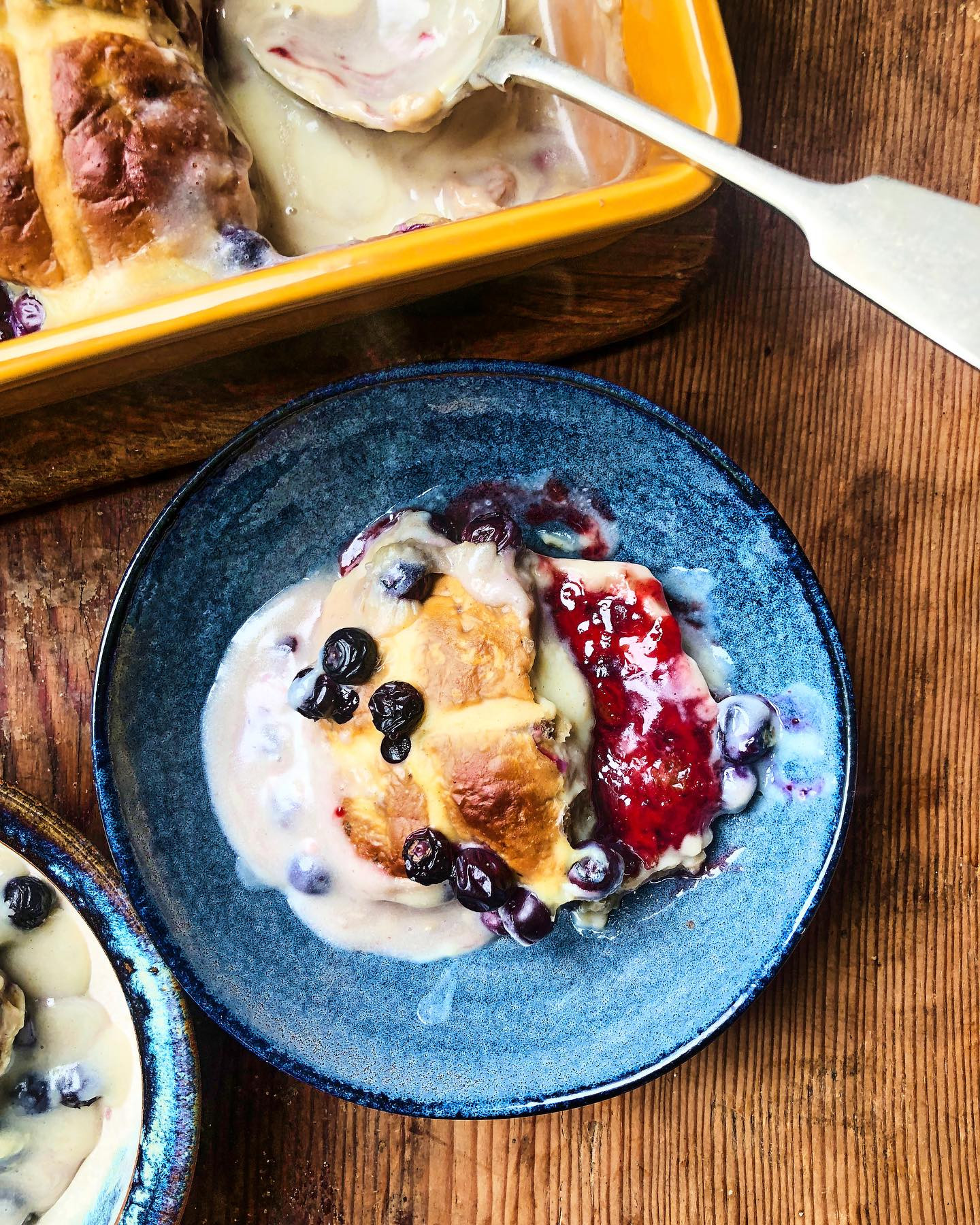 Happy Easter 🐣 Hot cross buns pudding with Cardamom custard 🥰