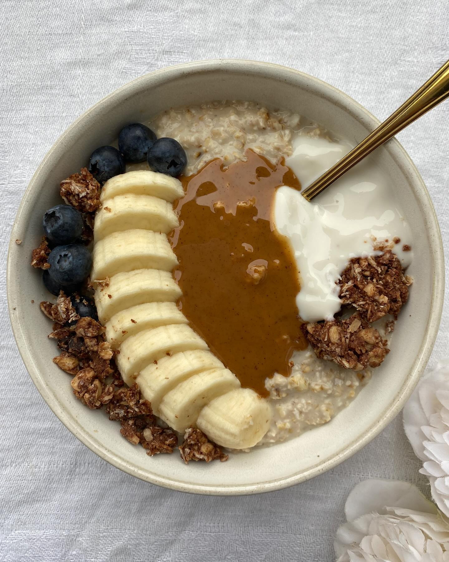 hazelnut chocolate oats 🧡
good morning and happy new year everyone! Hope you had a wonderful start!💫