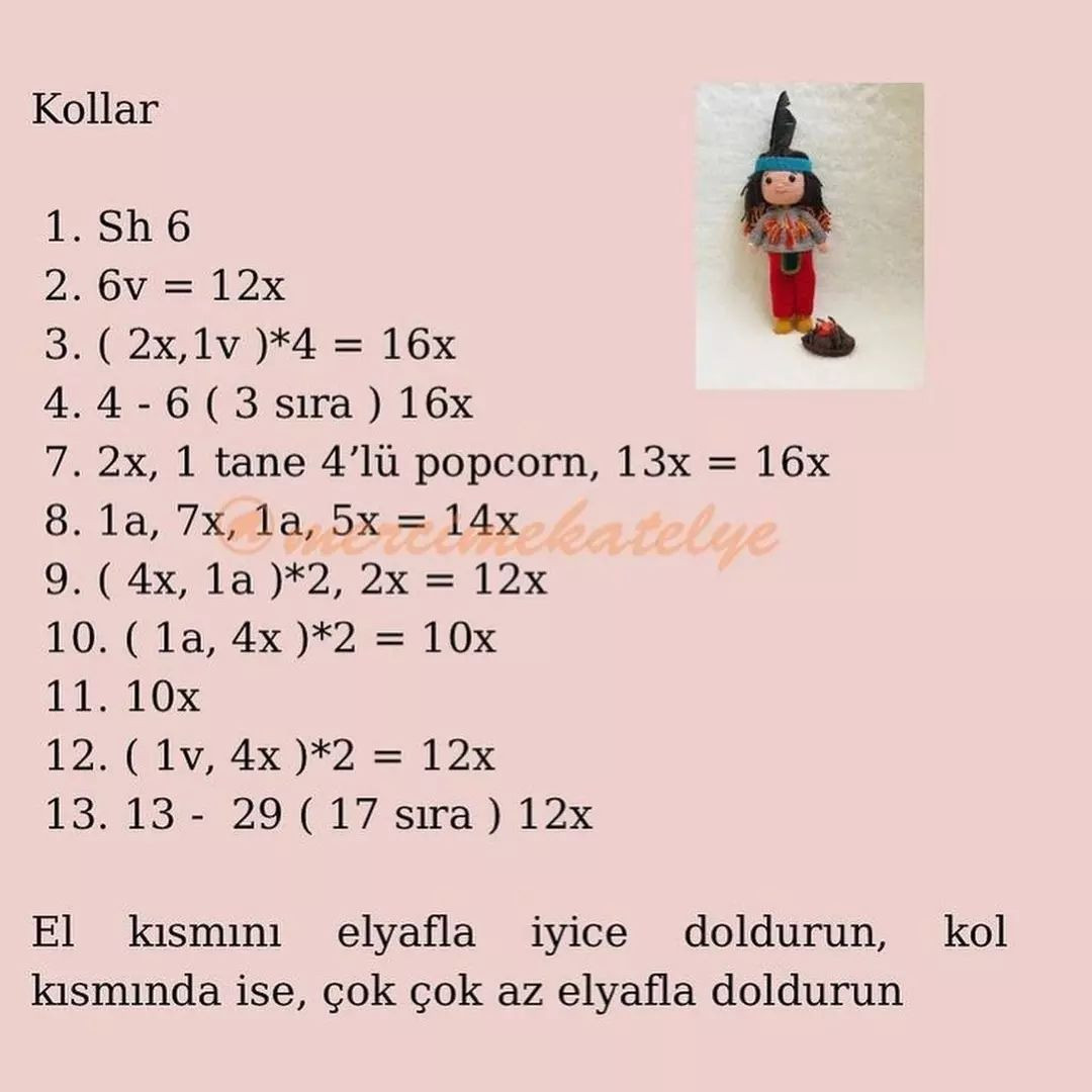 Kafasında eşarp olan bir bebek için tığ işi modeli