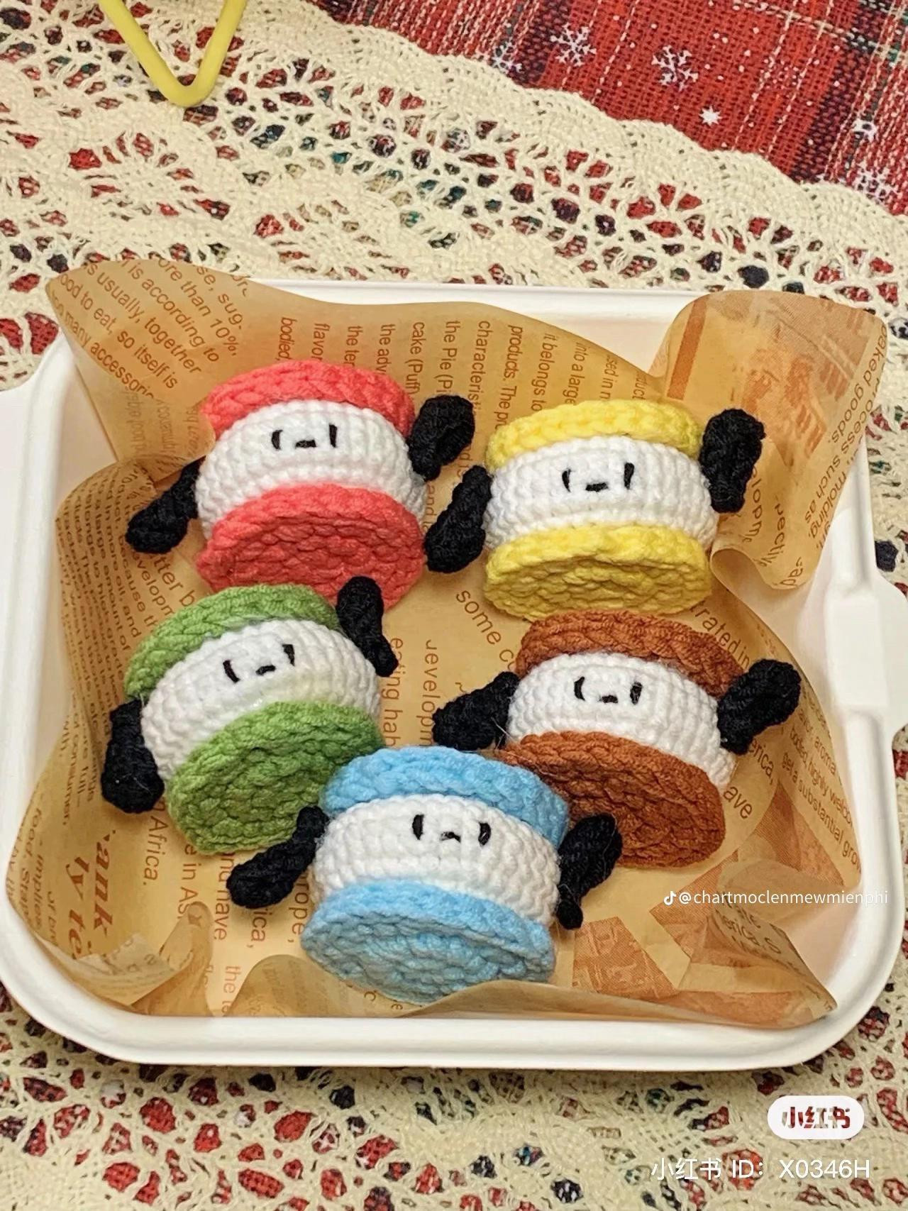 móc khóa gà con, bánh pacha dog sandwich oreos, mũ sinh nhật cá hề và stitch