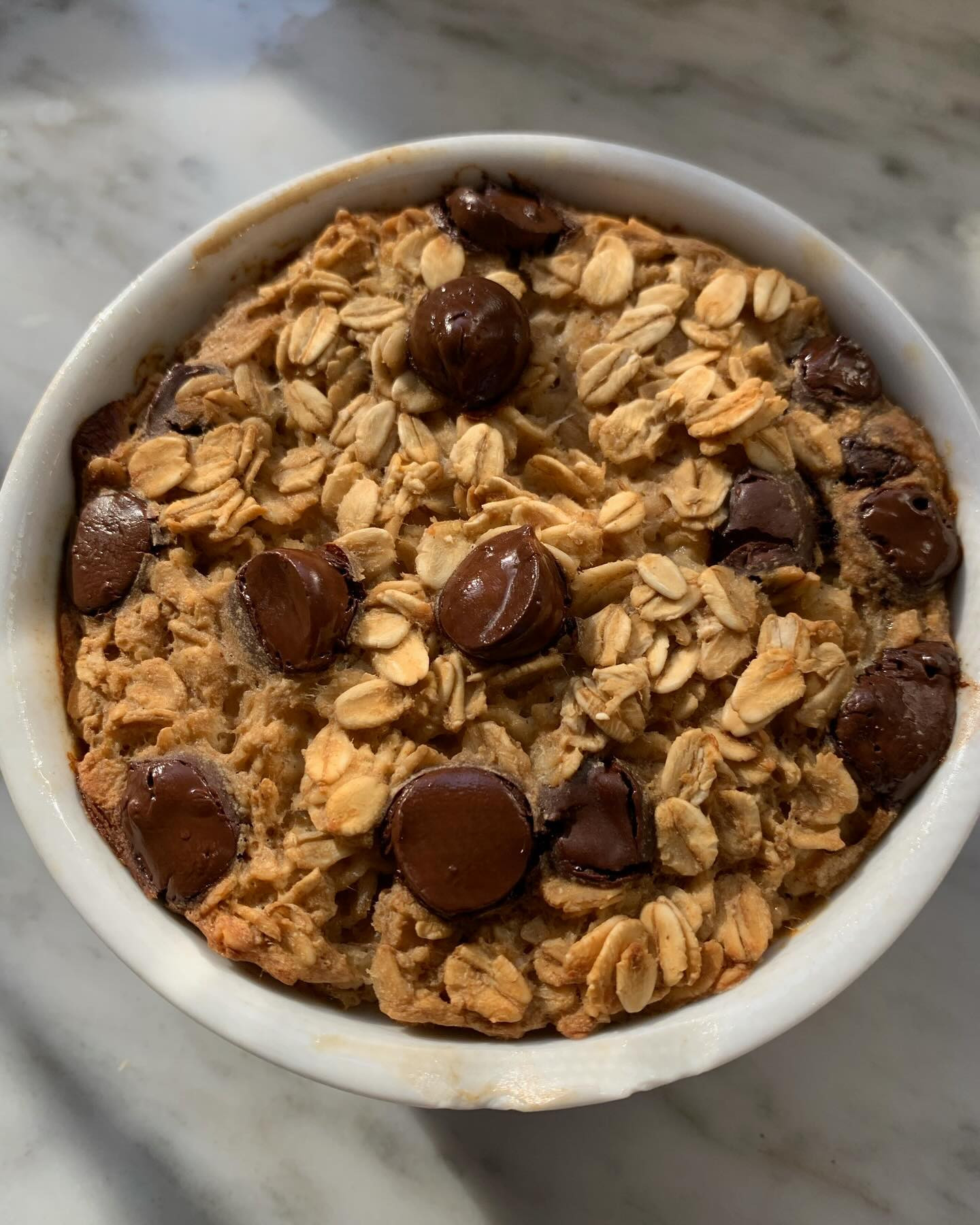 PUMPKIN SPICE + CHOCOLATE CHIP BAKED OATS